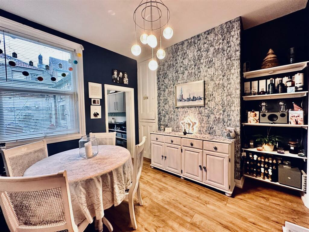 dining room 2.jpg