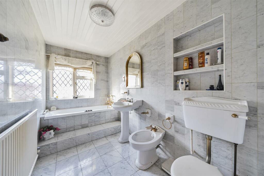 Family Bathroom.jpg