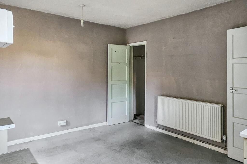 2 Montrose Way, Datchet, Slough SL3 9ND