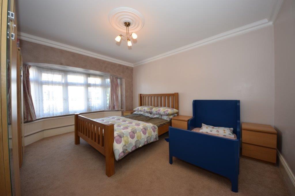 Lord Avenue 33 (1...