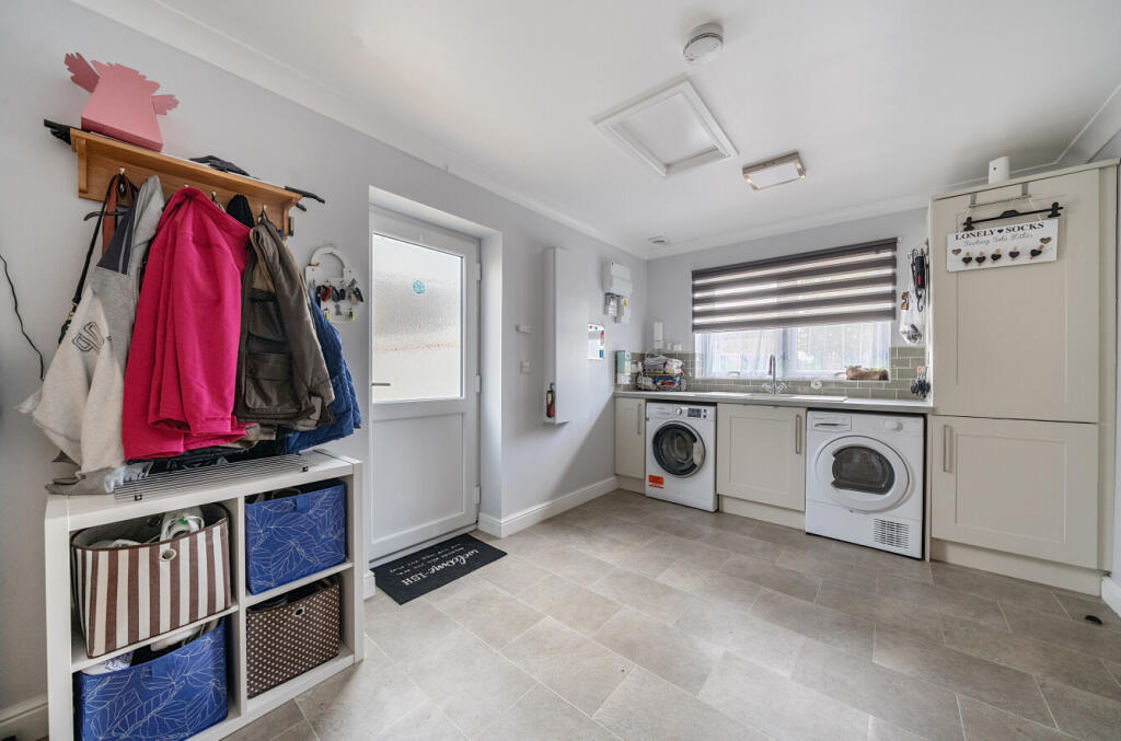 1304671-37-684083...