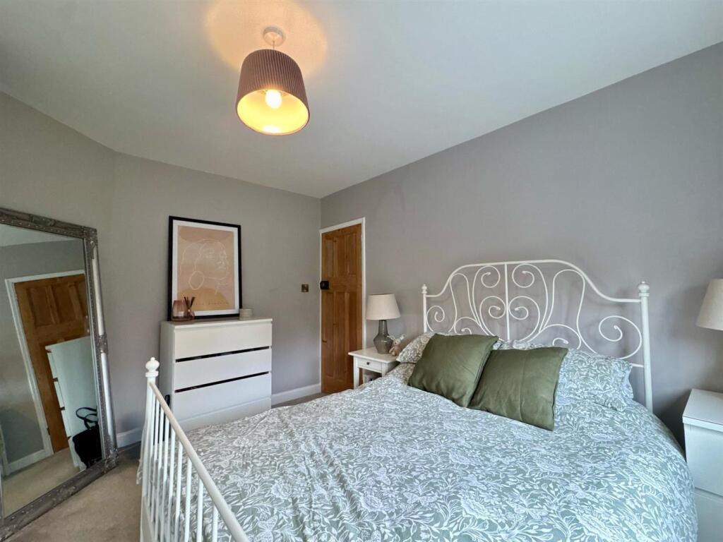 Second bedroom (3).jpg