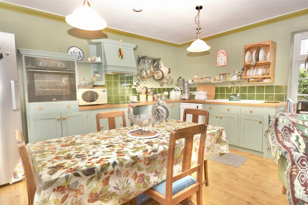 Kitchen Dining.jpg