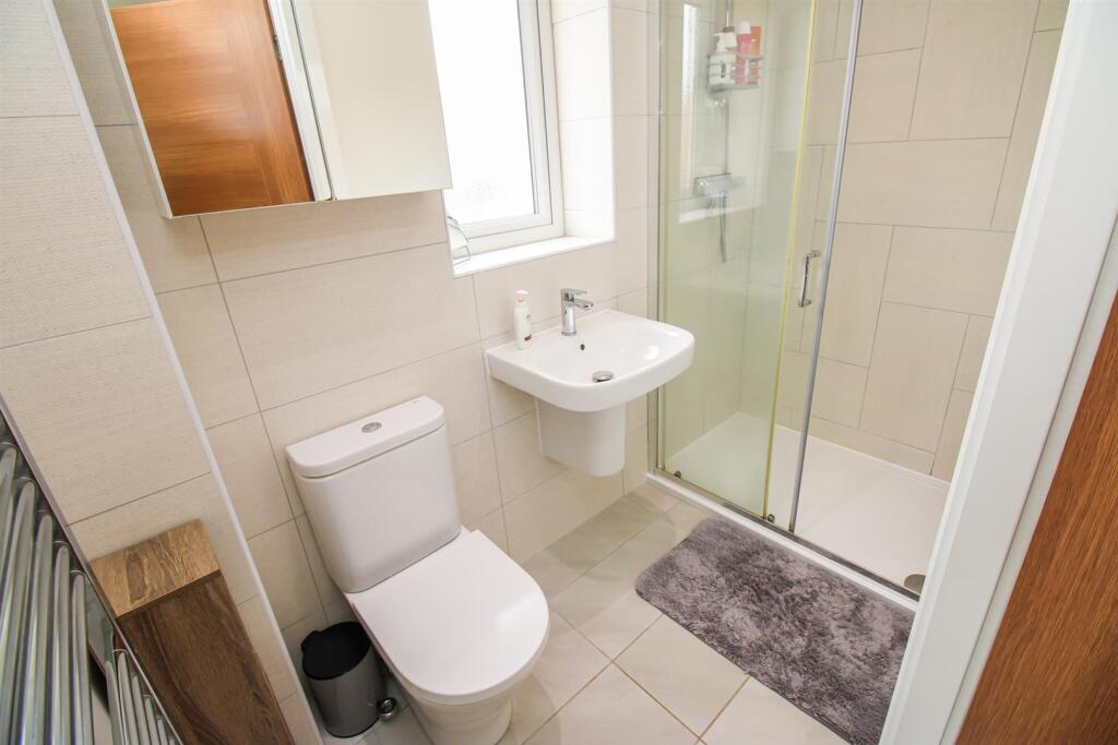 EN SUITE SHOWER ROOM