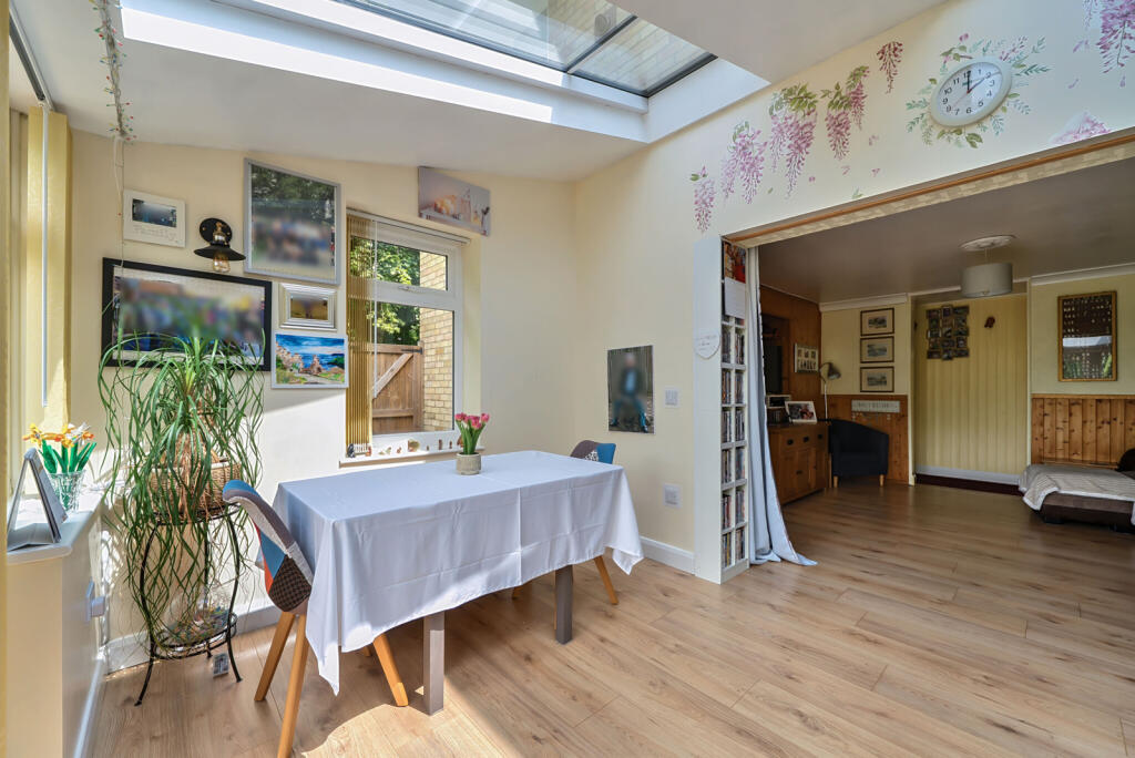 1302491-7-68404ae...