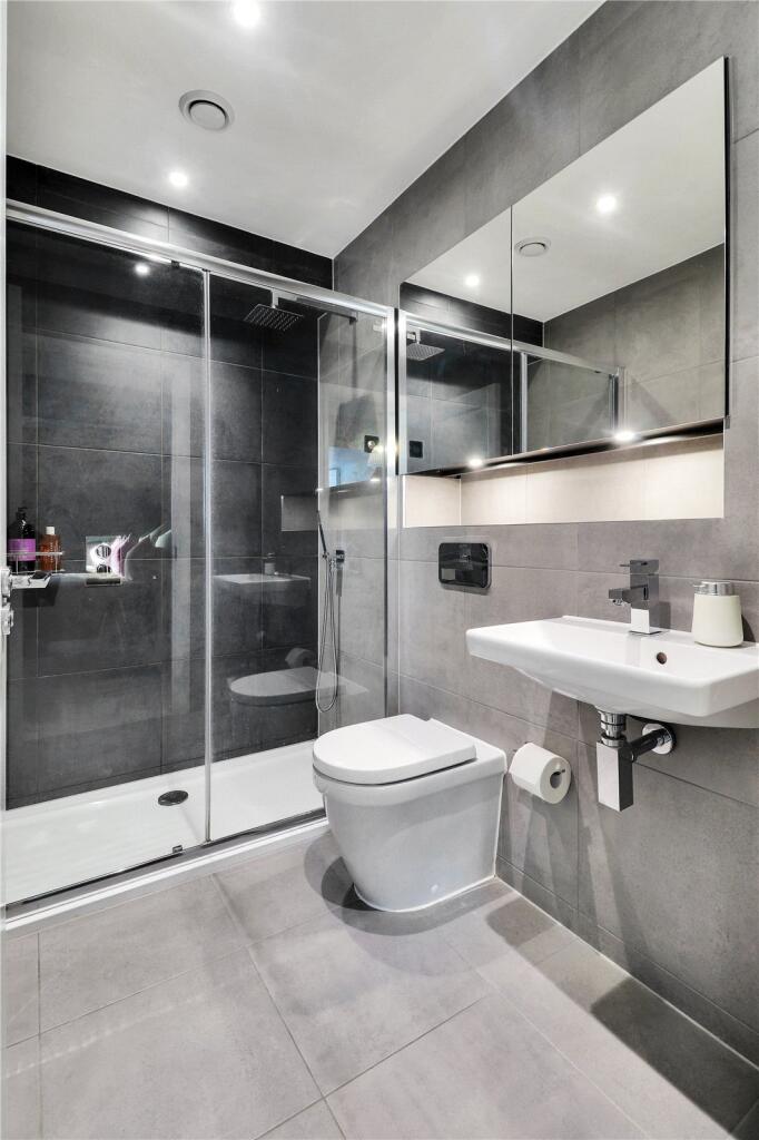 En Suite Shower Room