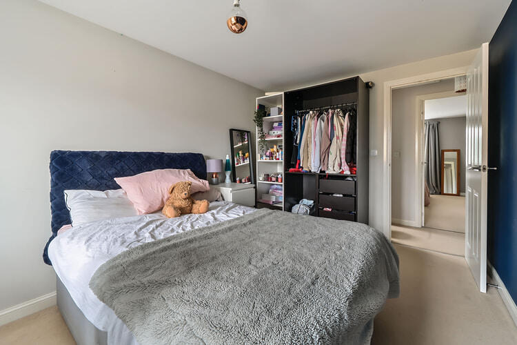 1304349 19 683eb8996b299