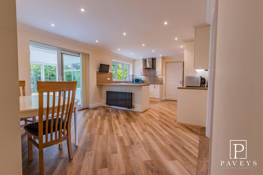 KITCHEN/DINER