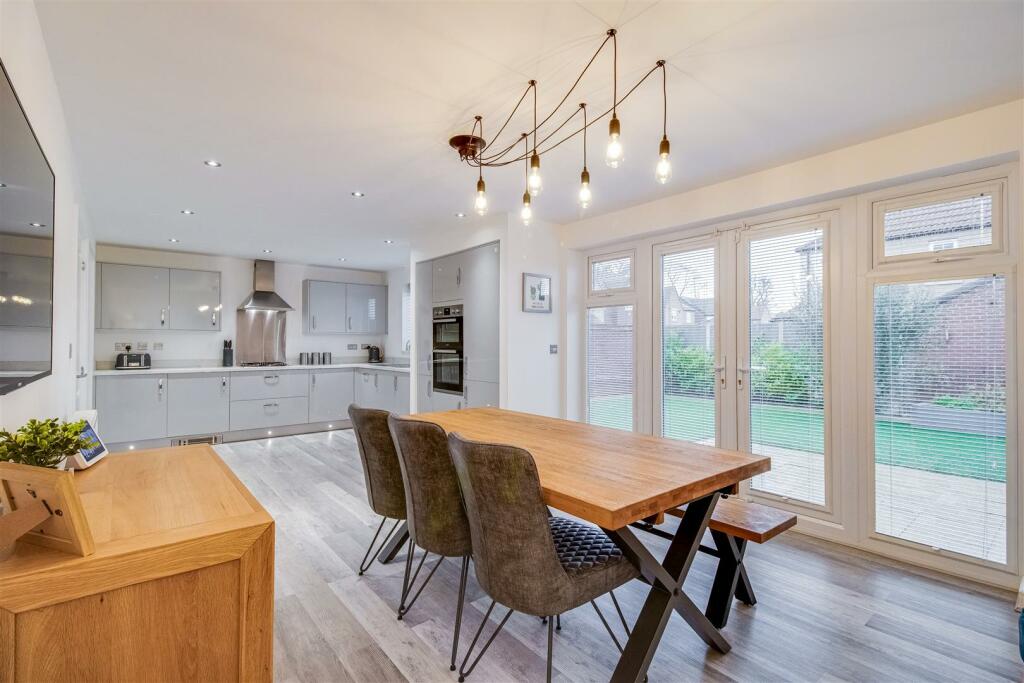 KITCHEN/DINER