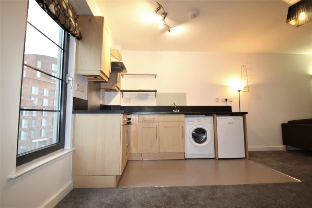 kitchen 2 .JPG