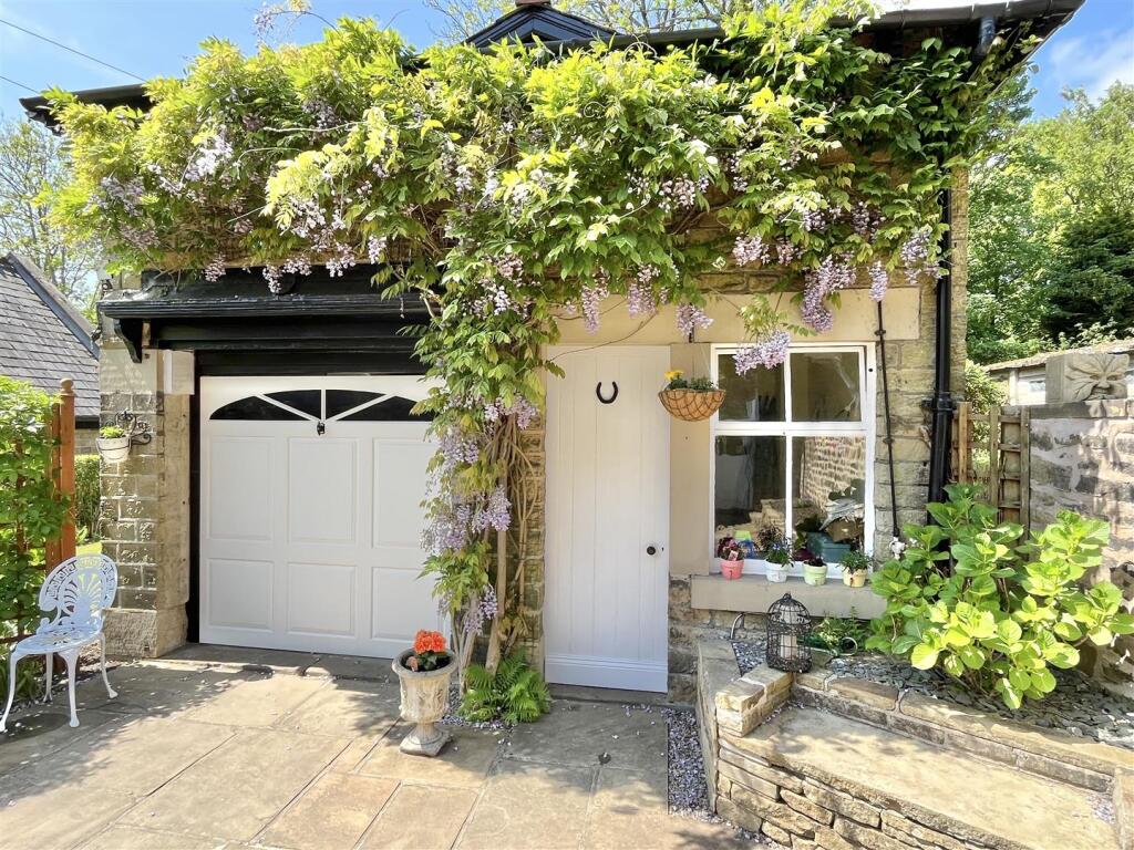 Detached Former Coach House/Saddlery