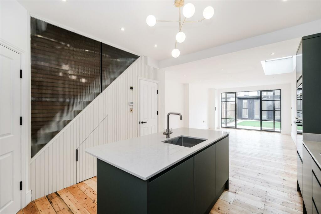 69 Marten Road-26.jpg
