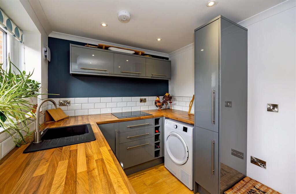 SECOND KITCHEN/UTILITY