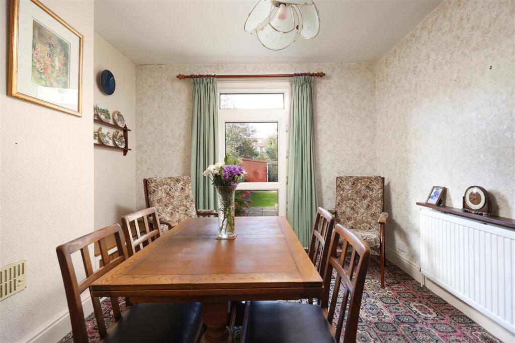 72 Ashgrove Road 13.JPG