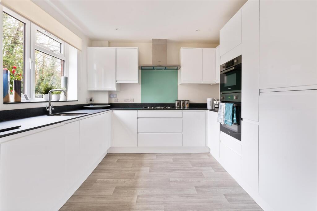 1 Milburn Close-9.jpg