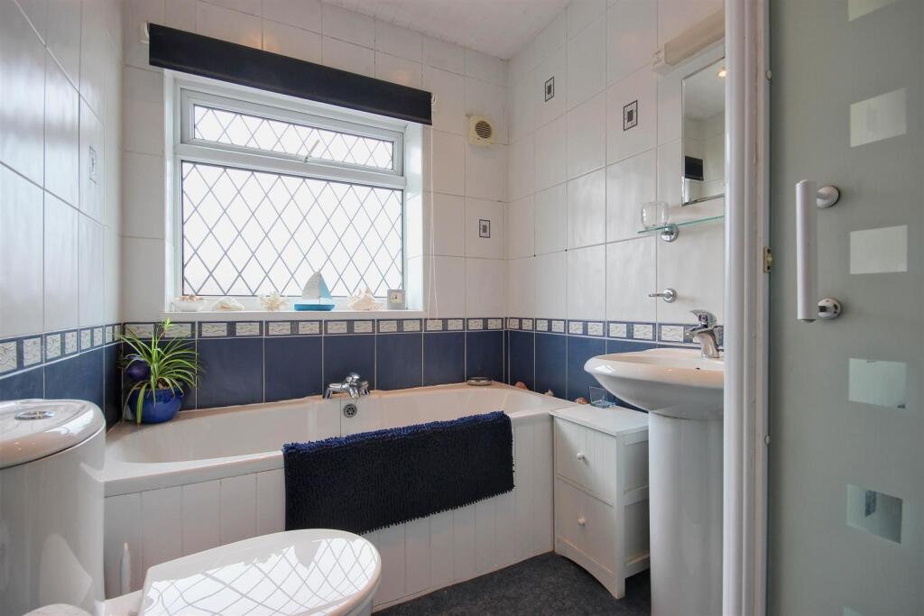 BATHROOM/W.C.
