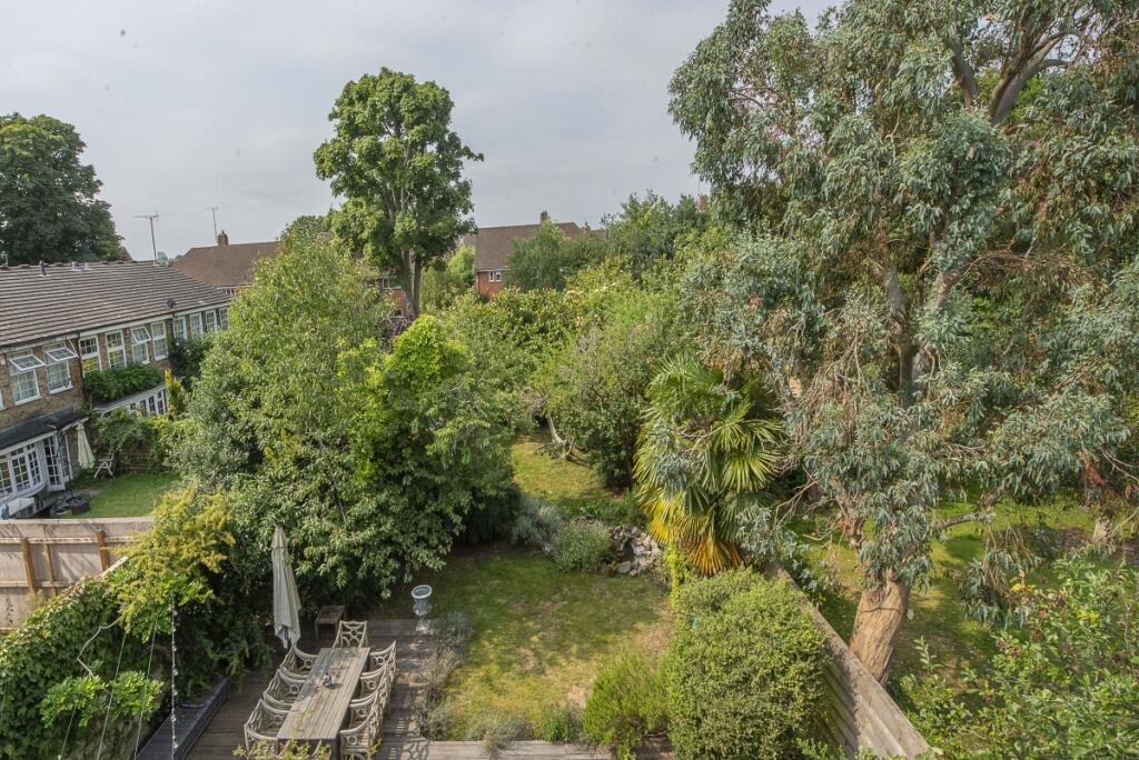 the-coach-house-c...