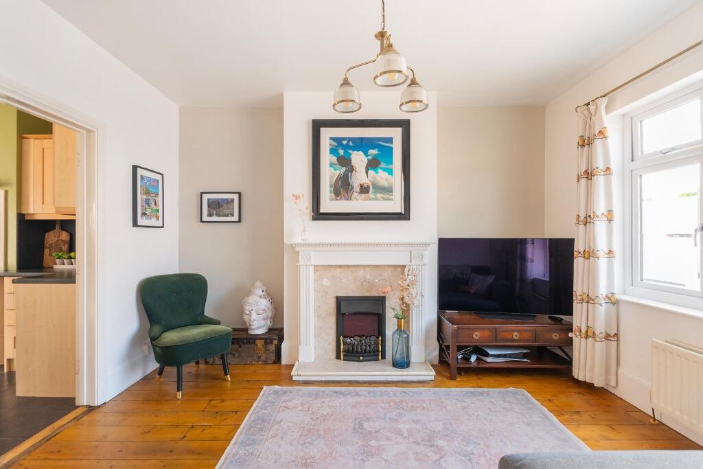 0A5RAN - Living Room C.jpg