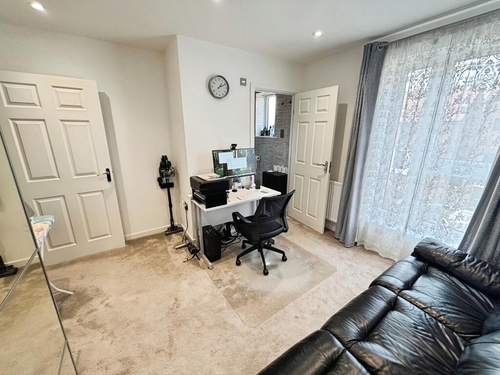 f42deaf3bedroom2011
