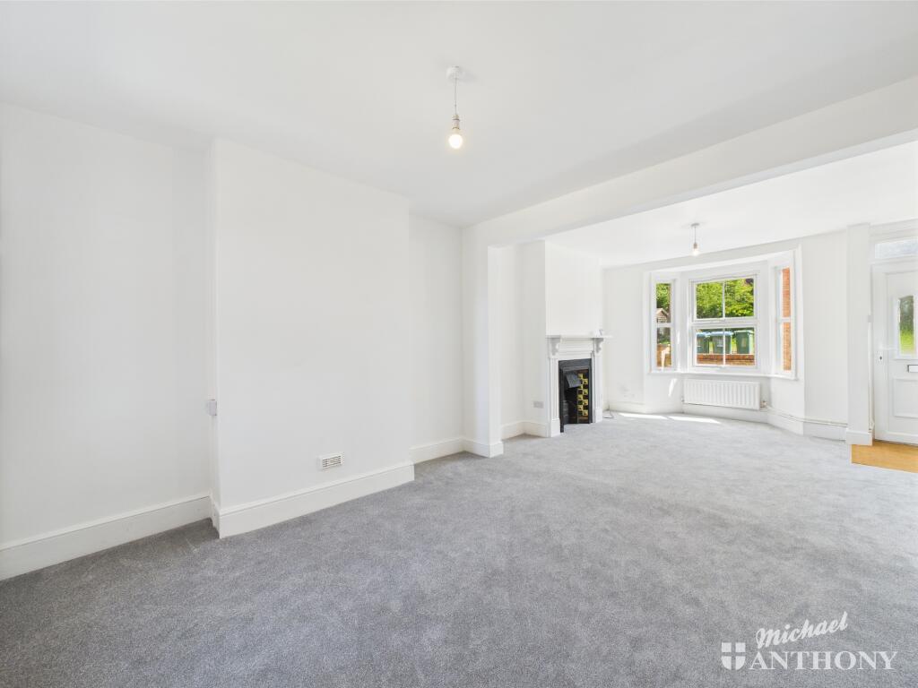 CAM02773G0-PR0285-STILL009