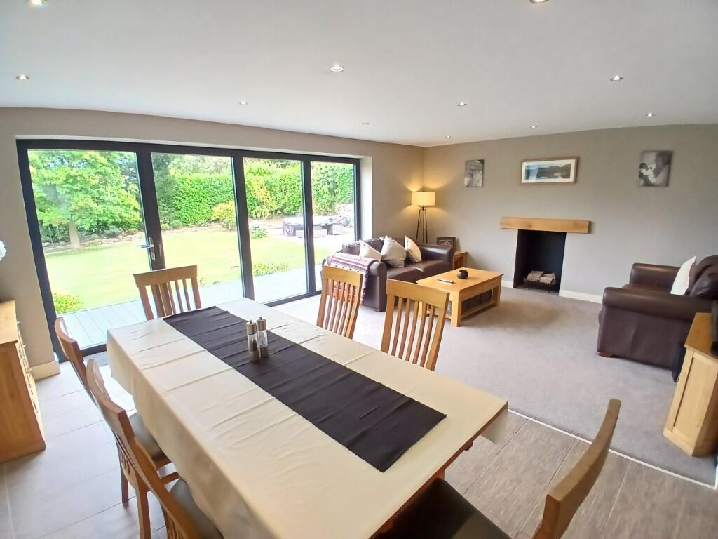 DINING ROOM/LOUNGE