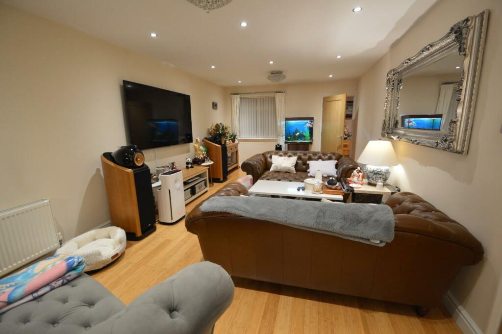 6 Meadow Close sitting room1.JPG