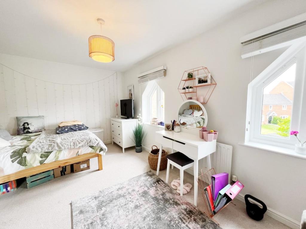 Bedroom 2 pic 1.jpg