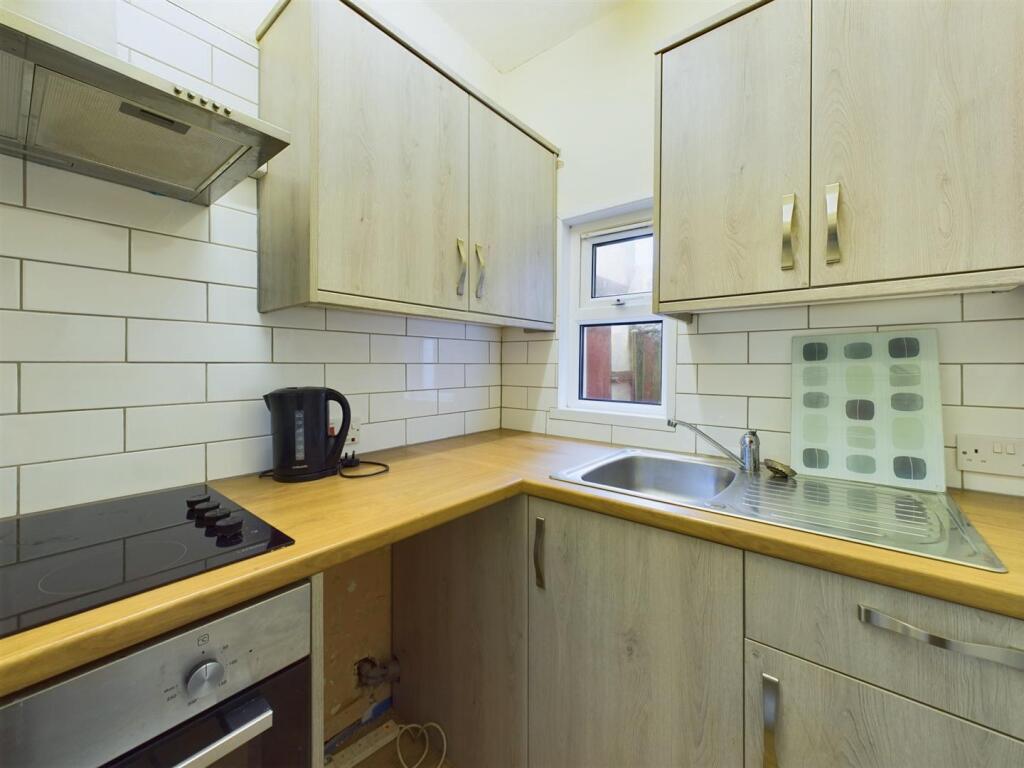 Kitchen: