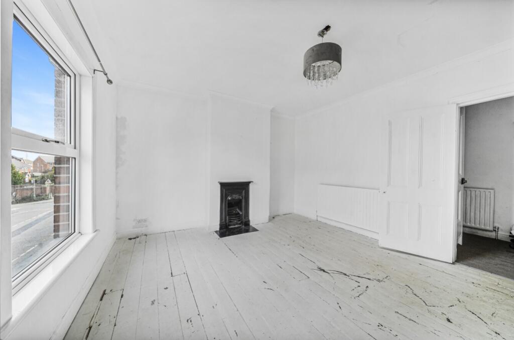 1331421-4-68af9d1f3eb8c