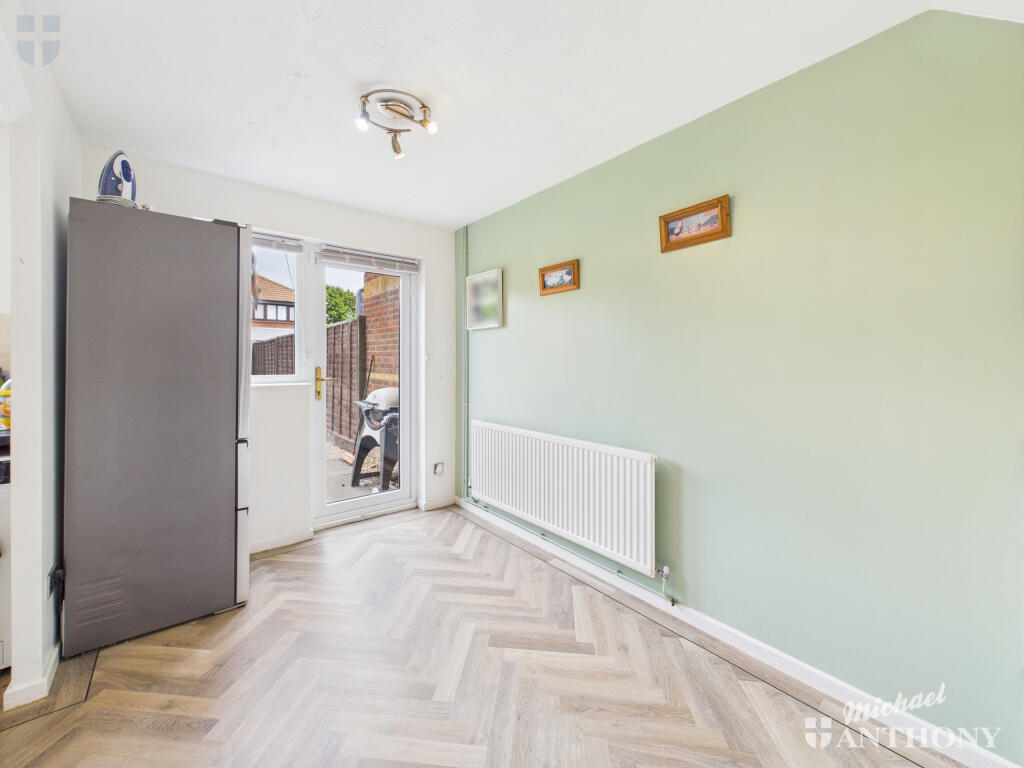 CAM03852G0-PR0327-STILL004