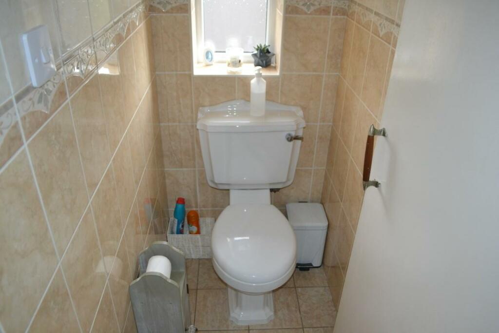 Toilet (Medium).JPG