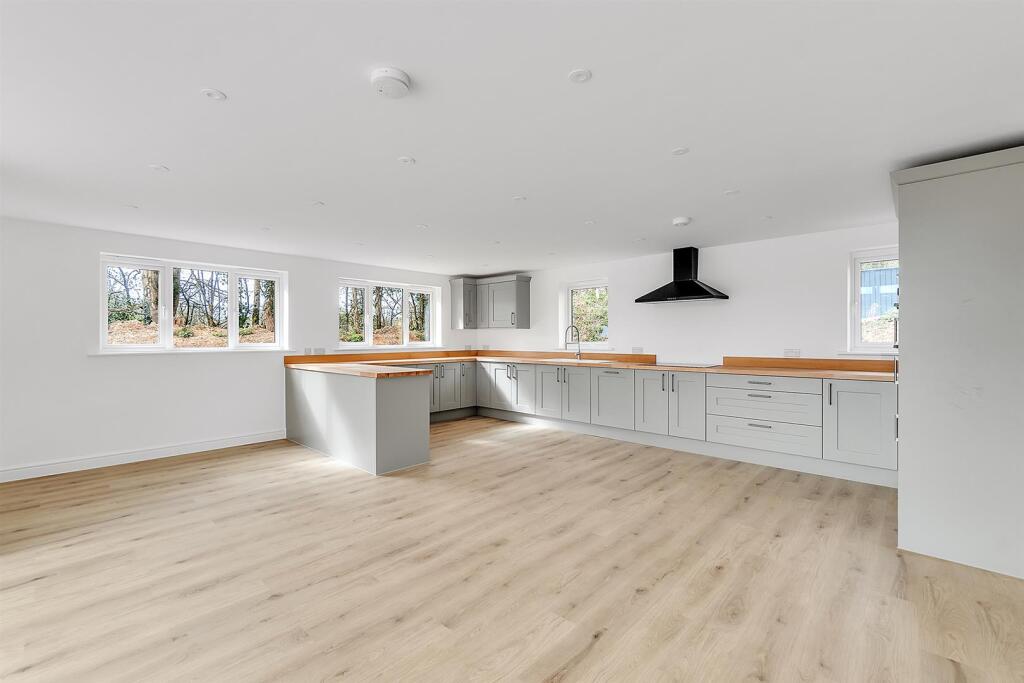 Kitchen 1.jpg