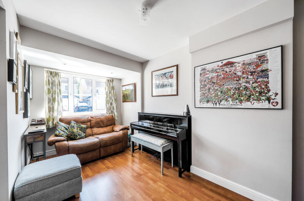 1296759-9-682f5ff...