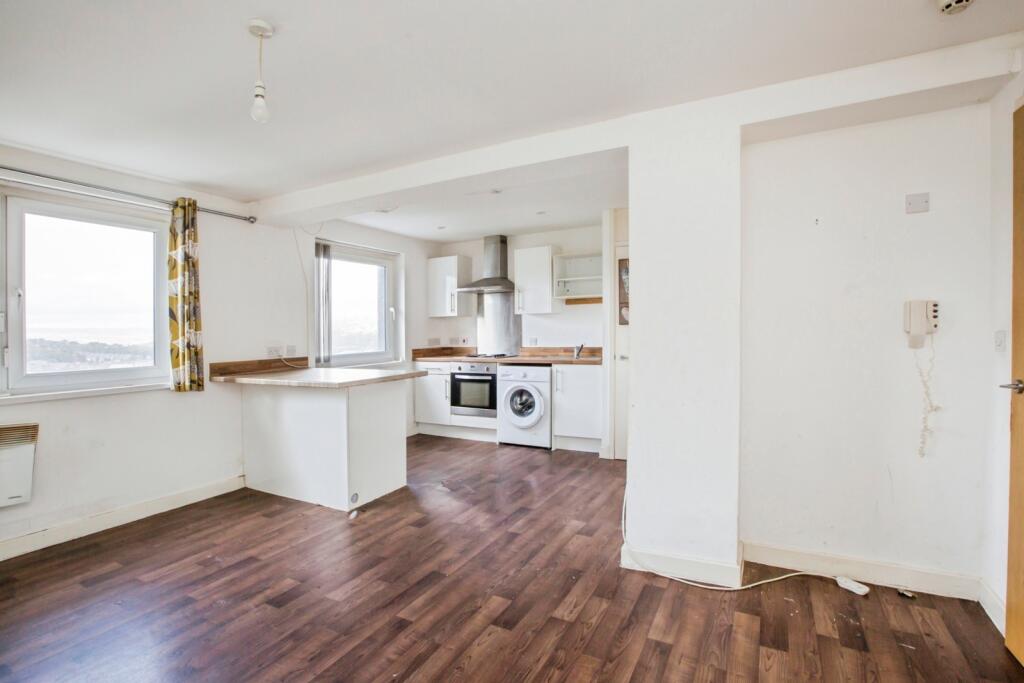 Lounge / Kitchen