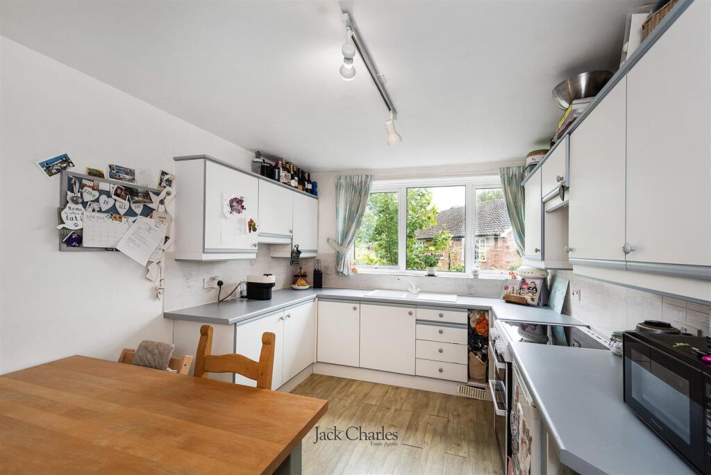 58 Dernier Rd, TN10 3EW 007.jpg