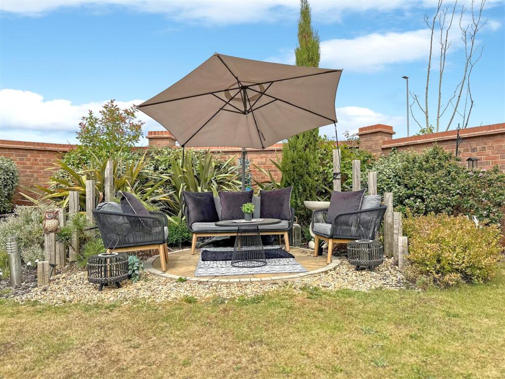 Private Paved Seating Area 653