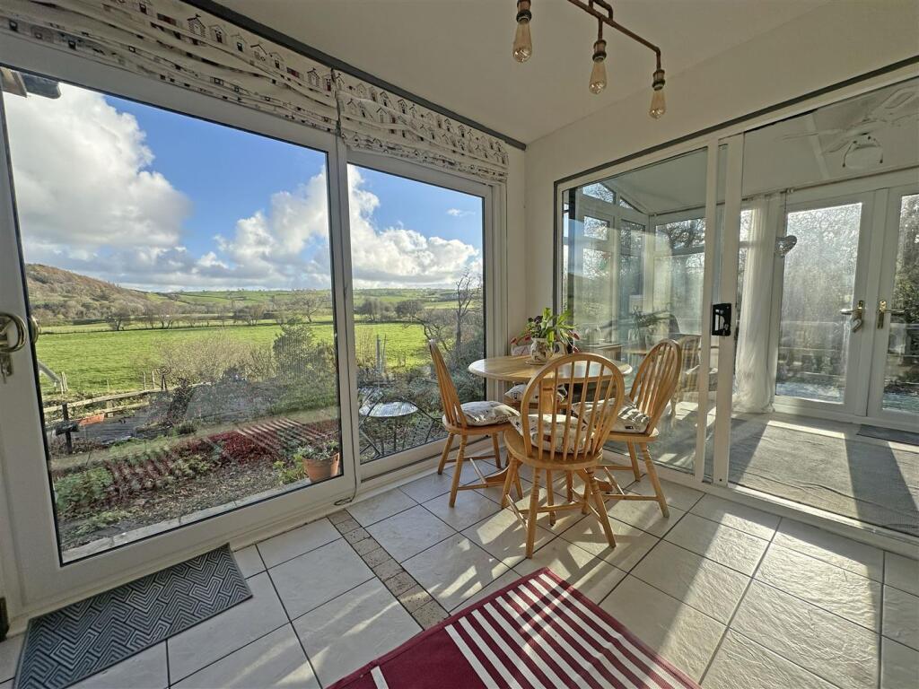 Kitchen Diner view 4.jpg