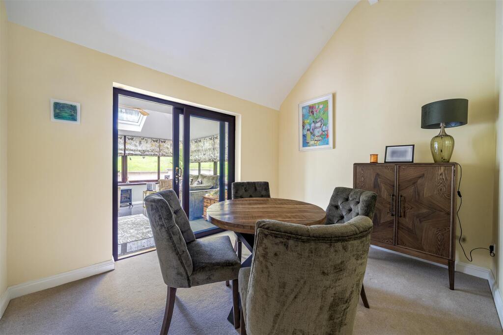 Oaktree Dining Room 25.jpg