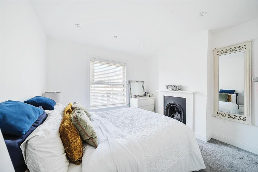 BEdroom 1 2.jpg