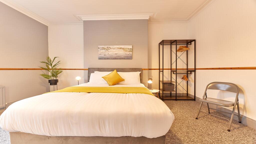 Master Bedroom 1.jpg