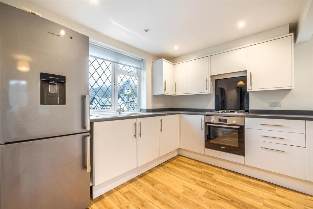 10 Critchmere Vale - Kitchen .jpg