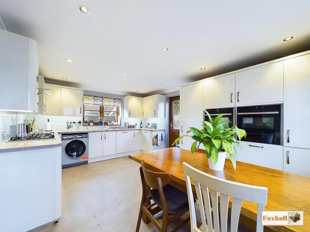 Kitchen / Breakfast Room