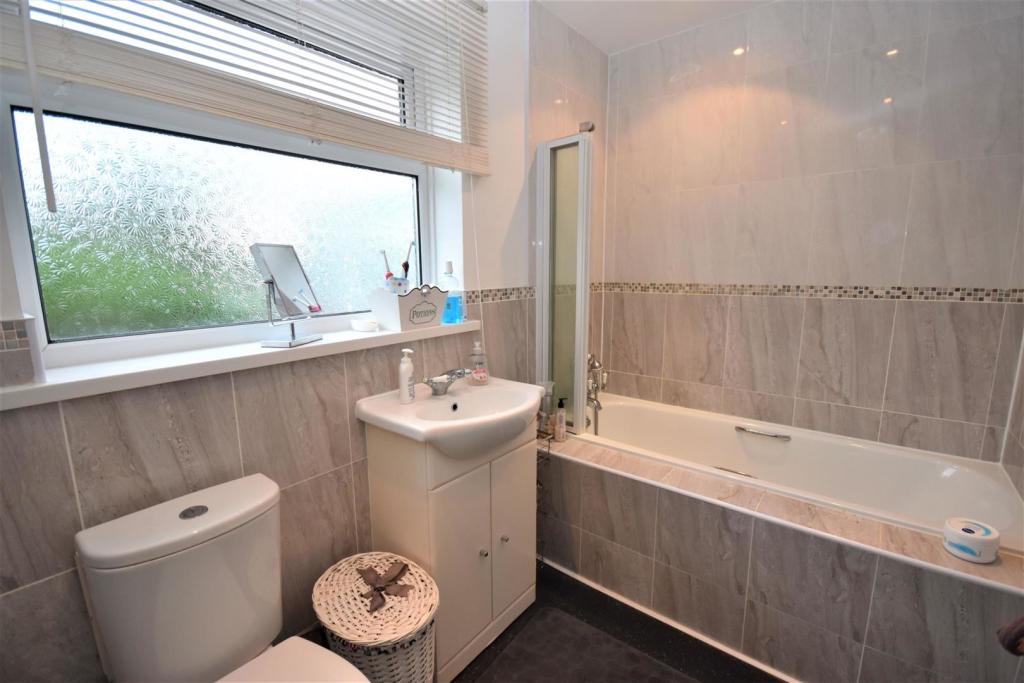 Bathroom.JPG