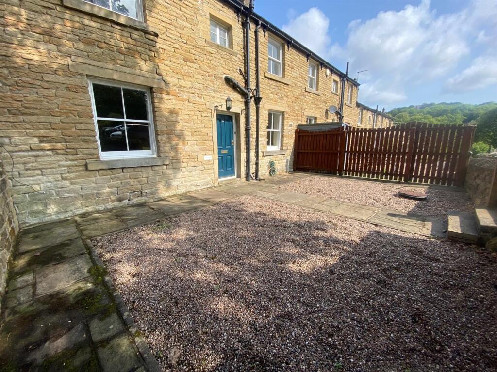 FRONT EXTERNAL 1.jpg