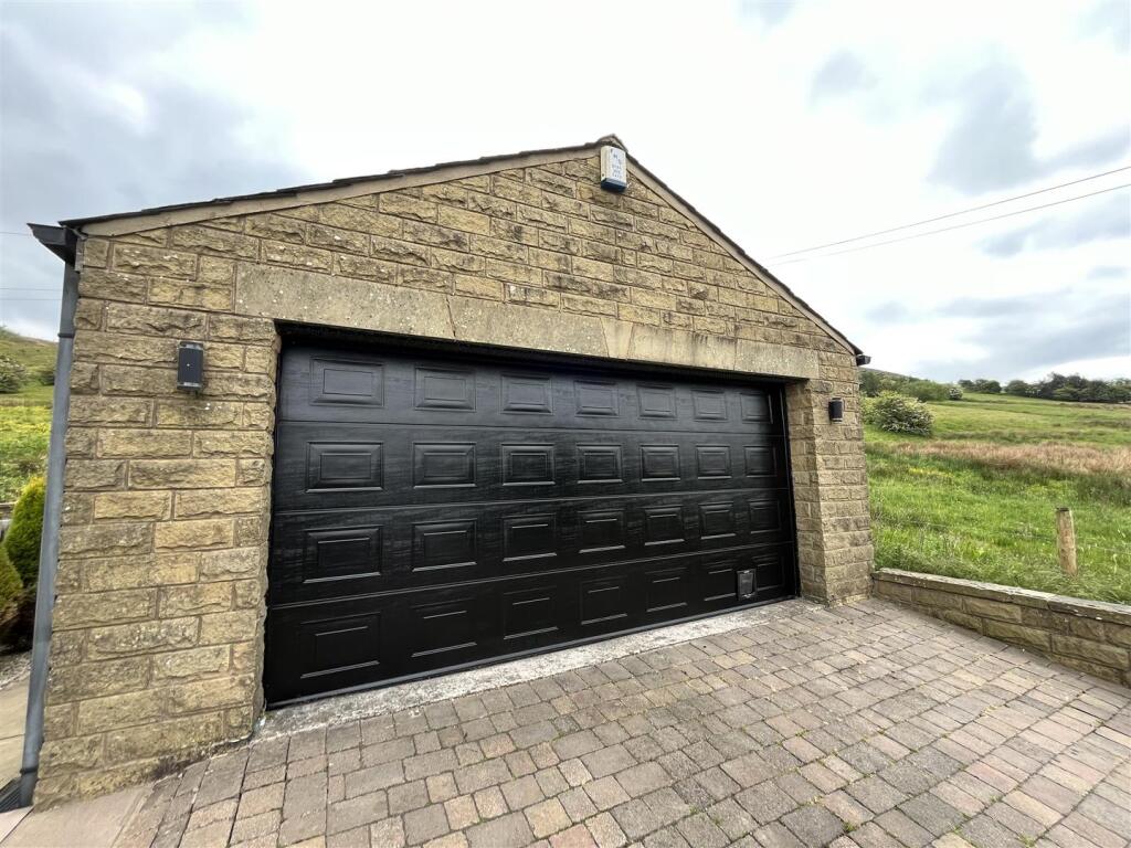 Detached Garage