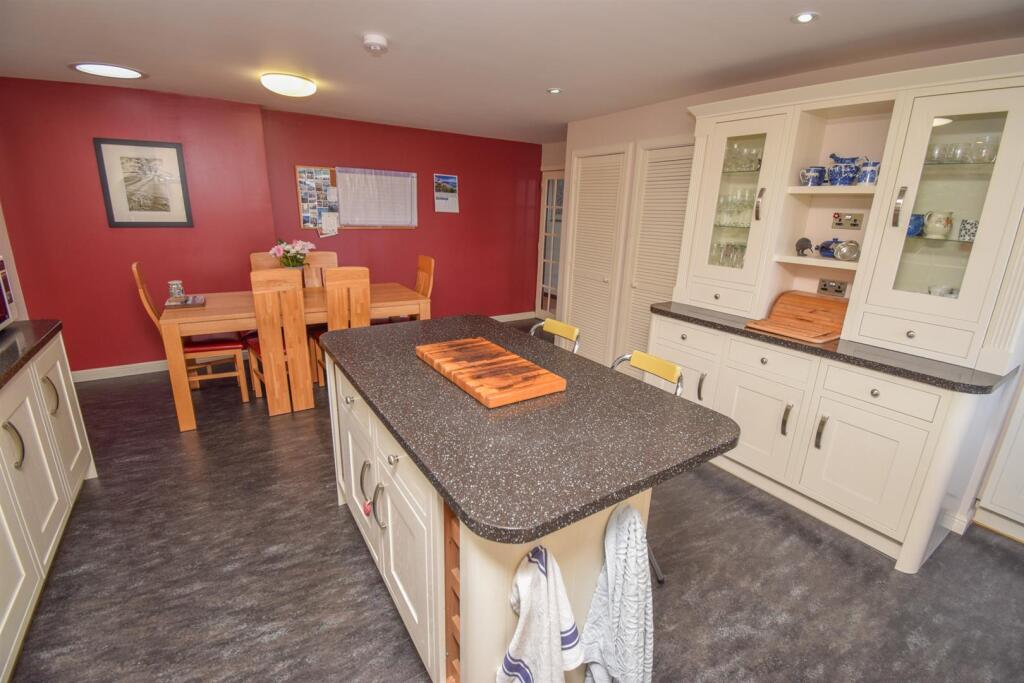 KITCHEN-DINER