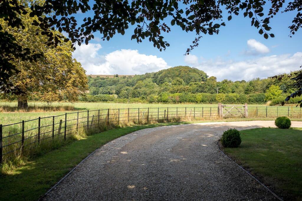 3 - Rockstowes Hill - GL11 5AF - Web.jpg