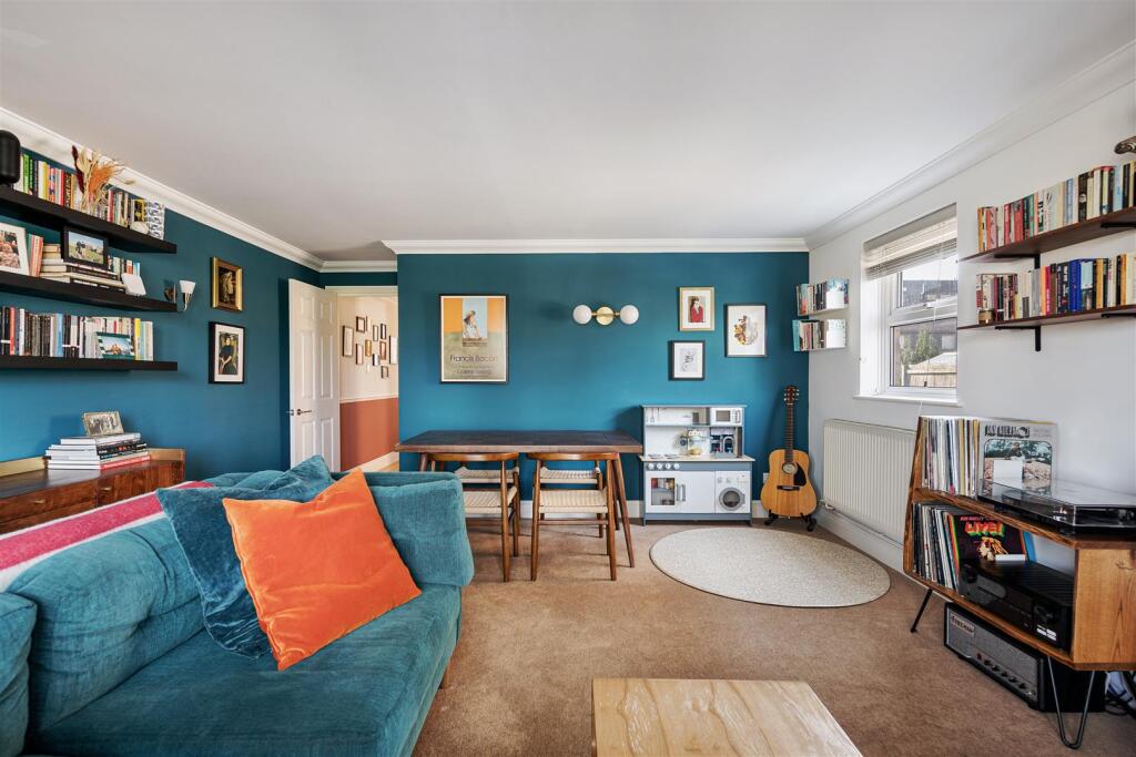 Churchfields, E18