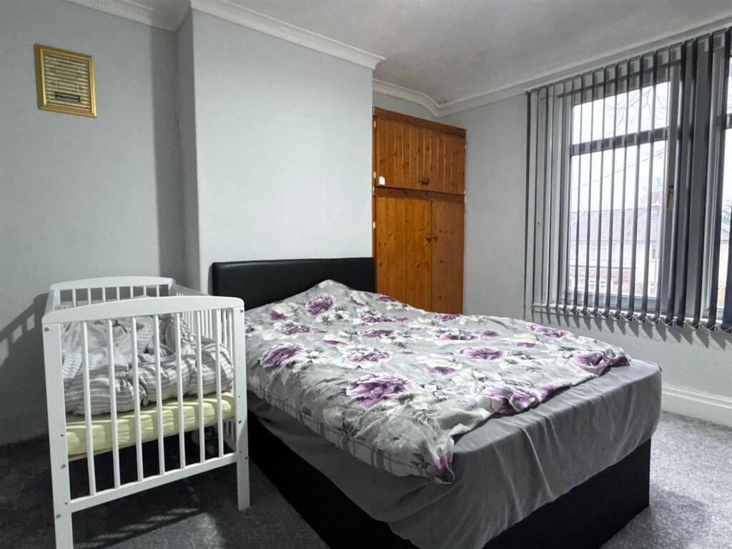 Master bedroom 1.jpg