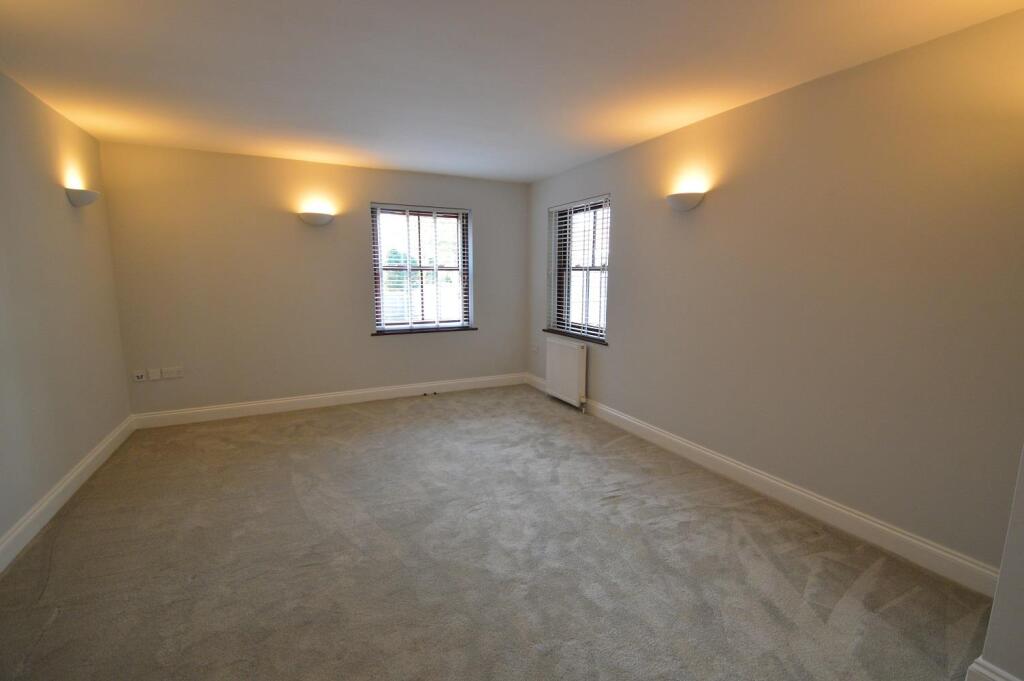 Living room 2.JPG